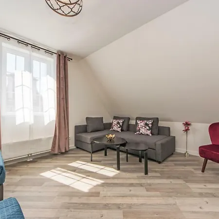 Black Swan House, Old Town 3*