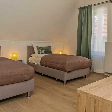 Black Swan House, Old Town Aparthotel 4*