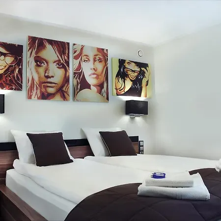 Black Swan House, Old Town Aparthotel 4*