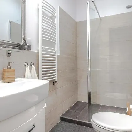 Black Swan House, Old Town 4*