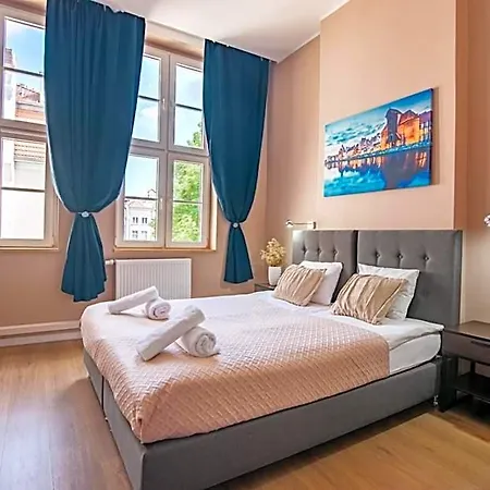 Black Swan House, Old Town Aparthotel 4*
