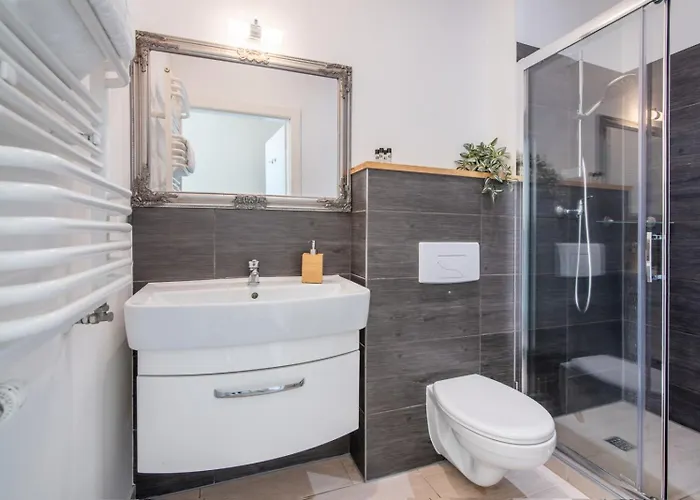 Black Swan House, Old Town