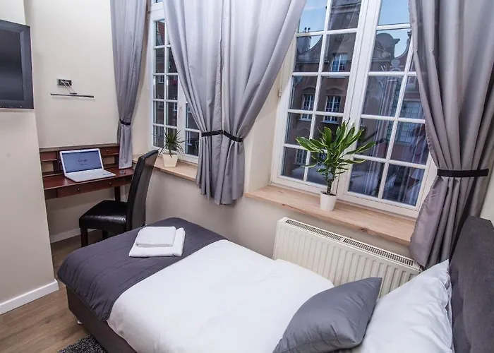 Aparthotel Black Swan House, Old Town 4*