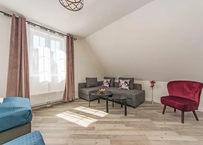 Black Swan House, Old Town 4*