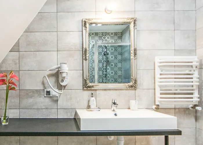 Black Swan House, Old Town Aparthotel 4*